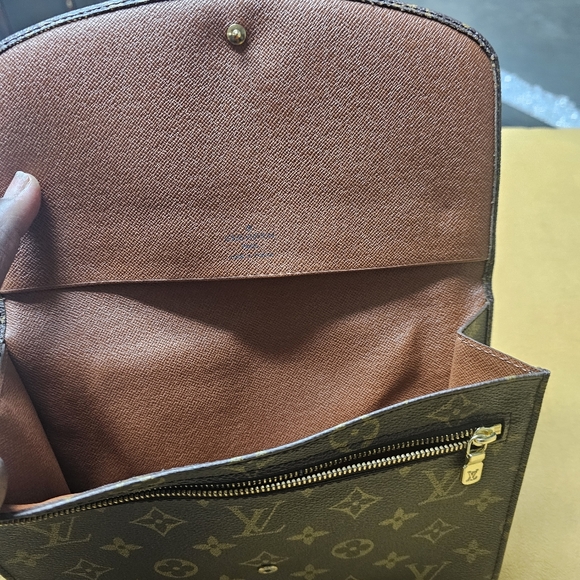 Authentic Louis Vuitton Clutch Rare - Picture 2 of 4